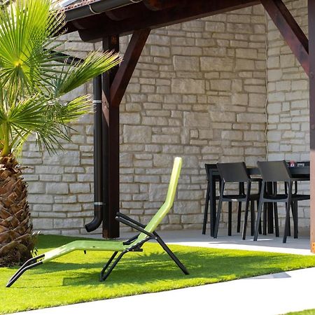 B&M Rab-Lopar Aparthotel Kültér fotó