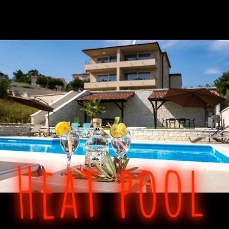 B&M Rab-Lopar Aparthotel Kültér fotó