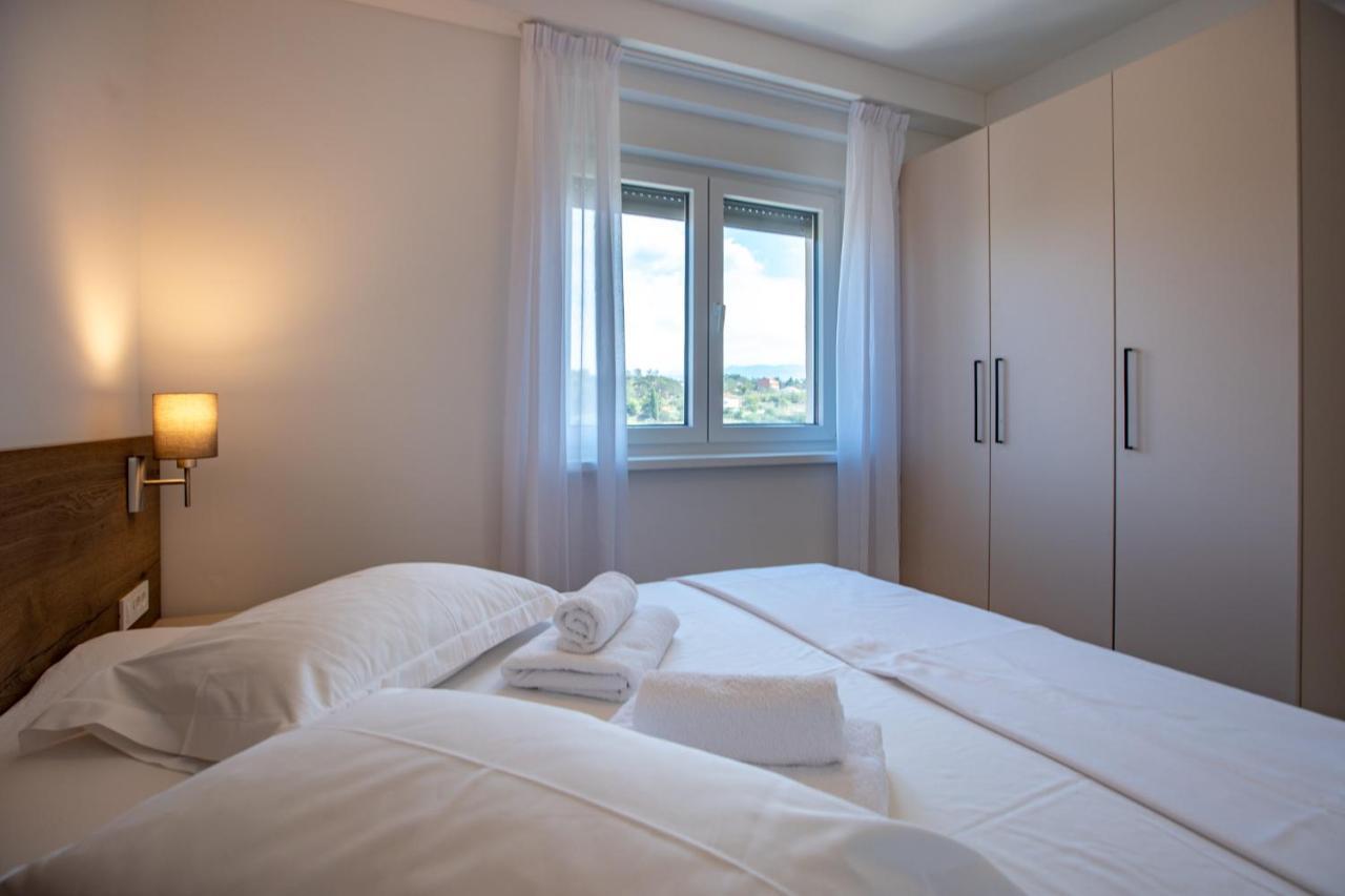 B&M Rab-Lopar Aparthotel Kültér fotó