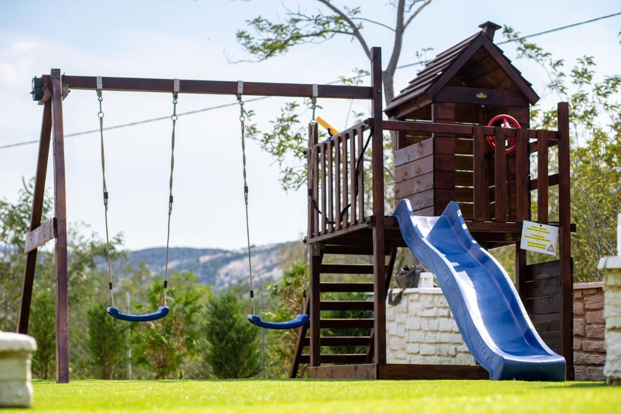 B&M Rab-Lopar Aparthotel Kültér fotó