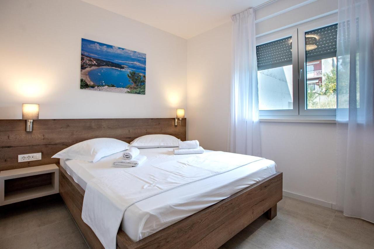 B&M Rab-Lopar Aparthotel Kültér fotó