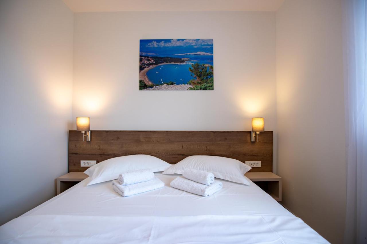 B&M Rab-Lopar Aparthotel Kültér fotó