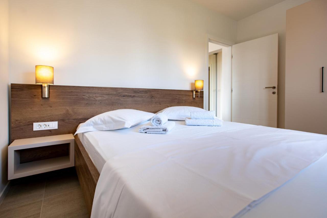 B&M Rab-Lopar Aparthotel Kültér fotó