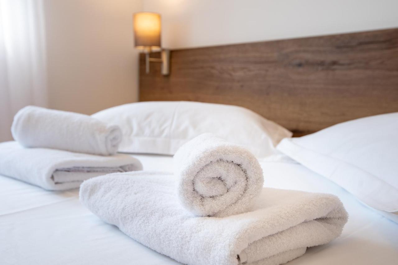B&M Rab-Lopar Aparthotel Kültér fotó