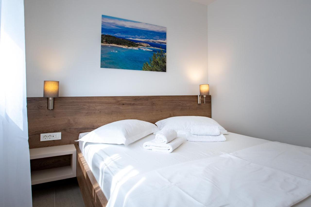 B&M Rab-Lopar Aparthotel Kültér fotó