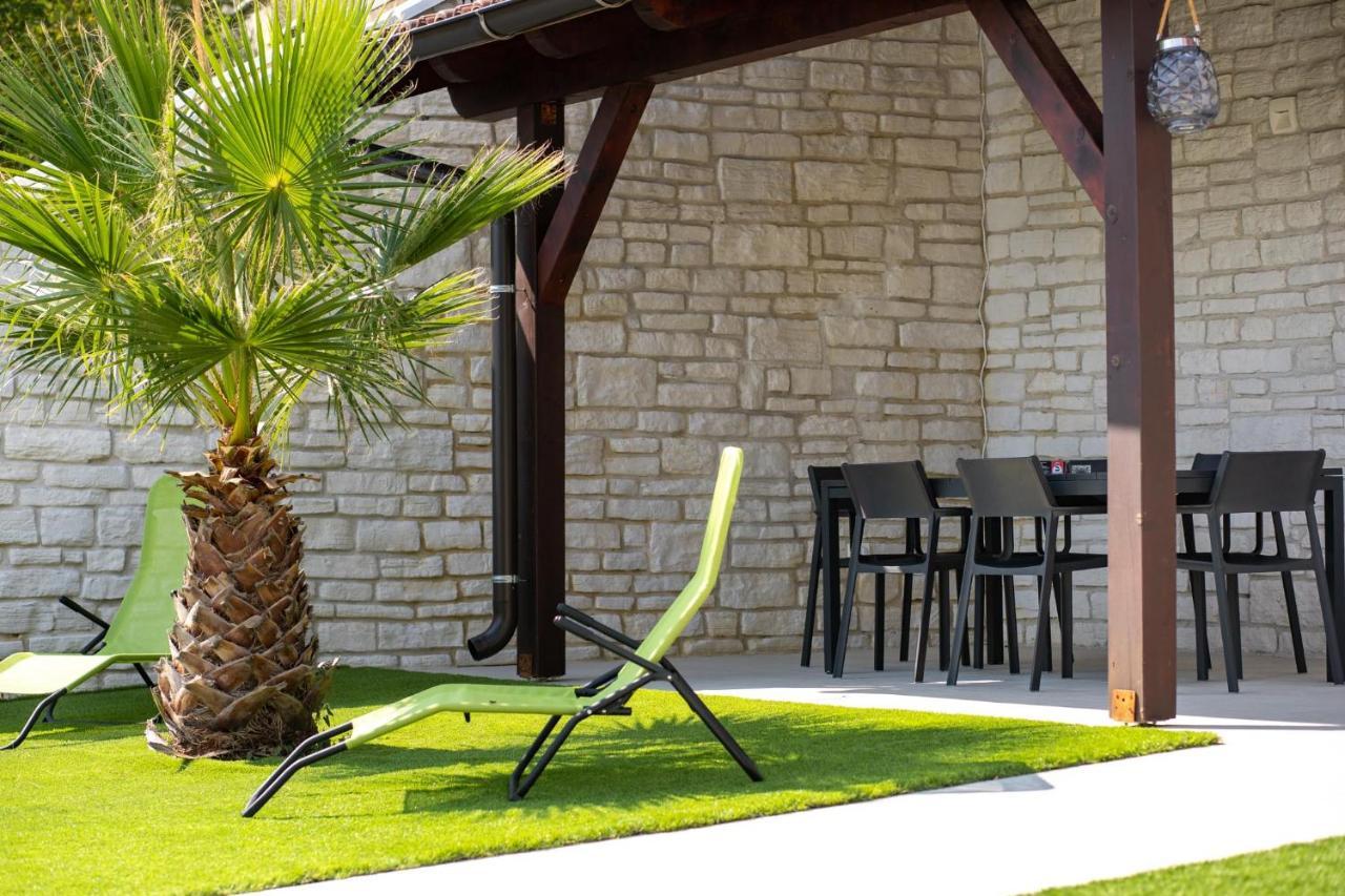 B&M Rab-Lopar Aparthotel Kültér fotó